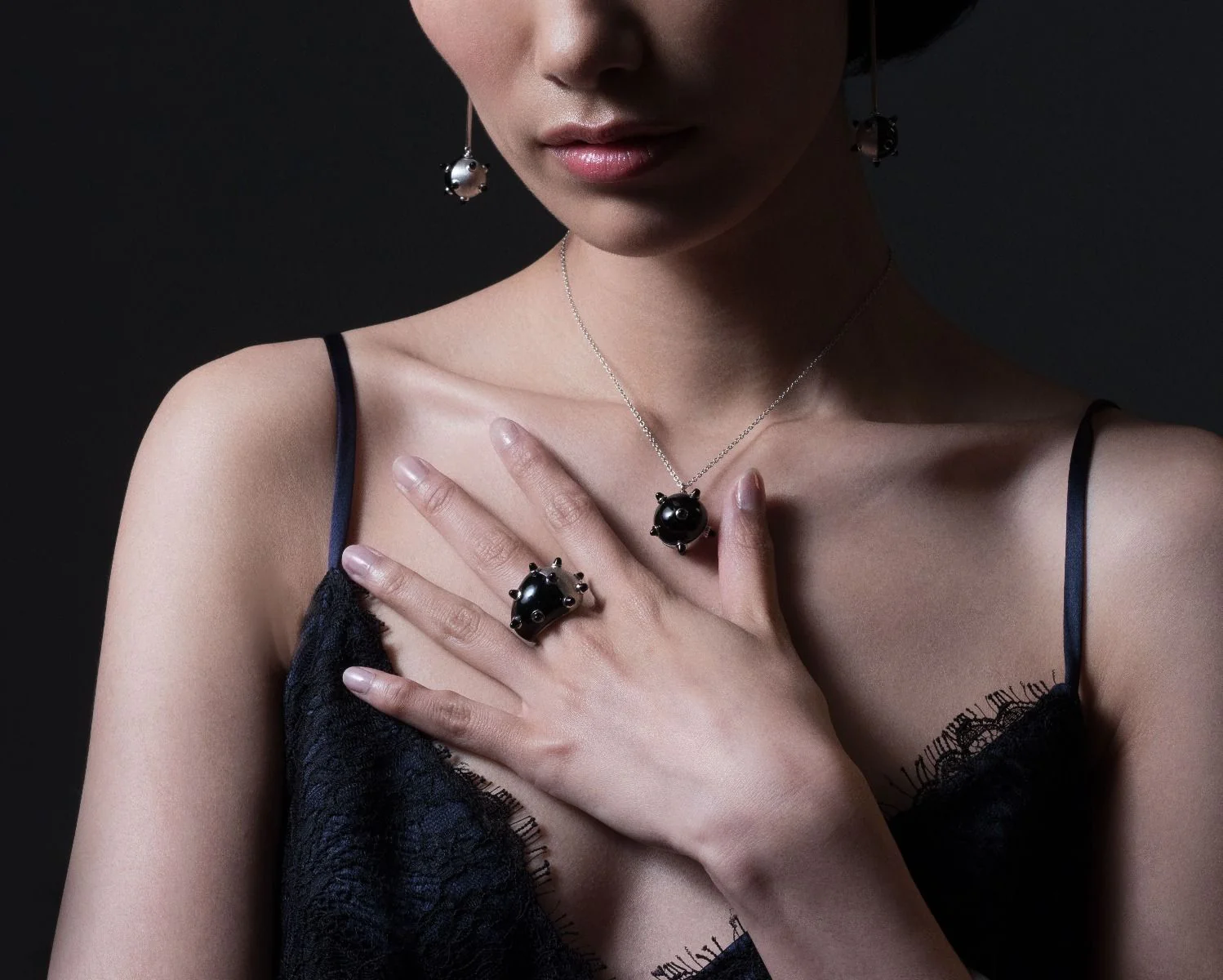 Cosmic Sputnik Eclipse Ring in 18ct White Gold with Onyx - Image 3